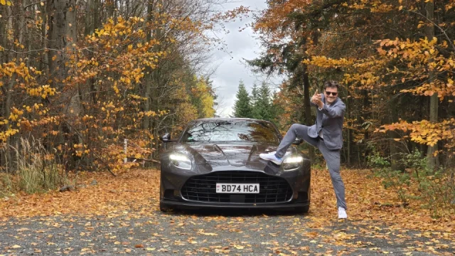 Chceš trávit podzim života jako James Bond? Maličkost, pořiď si toto auto za necelých deset milionů