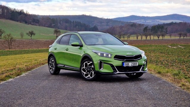 Kia XCeed překvapuje zábavným řízením. Benzinový motor má dost síly a rozumný apetit