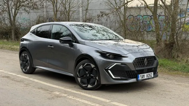 Renault Clio je agilní myšák do města. S nízkou spotřebou je ideálním autem do dnešní doby