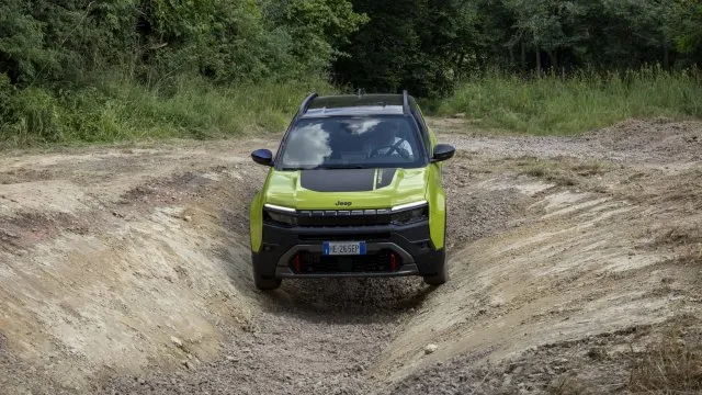 Jeep v malém vydání prošel obměnou, schopnosti ale zůstaly. Avenger se terénu rozhodně nebojí