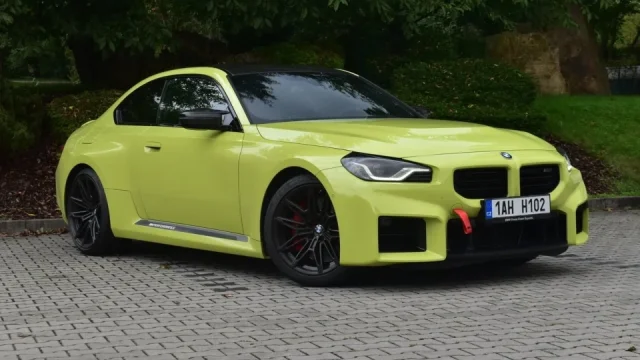 Když M může znamenat manuál. BMW M2 s ním nabízí čirou staromódní radost z jízdy