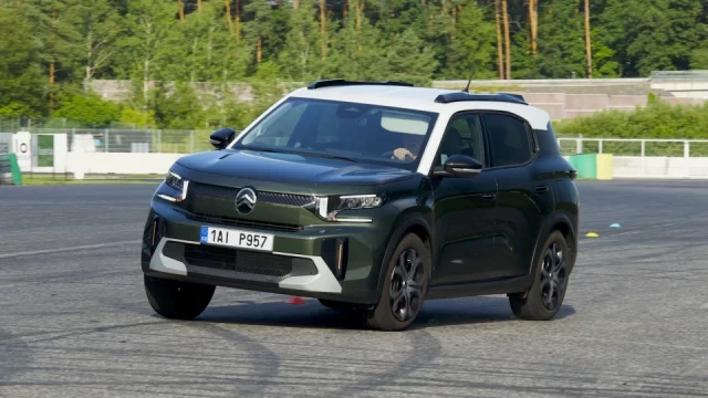 Řídili jsme prostorné SUV od Citroënu, levnější než Dacia. Jezdí slušně, ale má své nedostatky