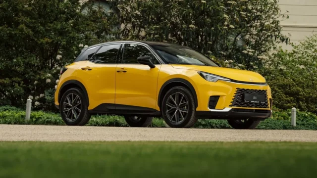 Lexus zlevňuje napříč nabídkou. Podzimní akce přináší nejnižší letošní ceny i premiéru nového ES