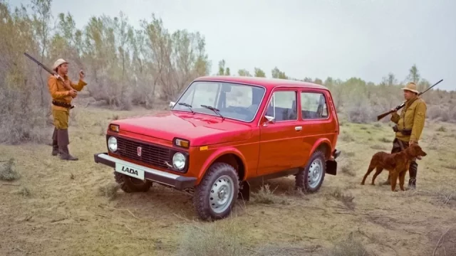 Retro: Lada Niva bojuje s terénem už téměř půl století. Jediné, co ji může zastavit, je rez