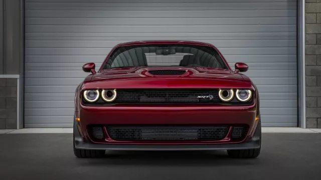 Hellcat je teď ještě divočejší. Dodge představil verzi Widebody