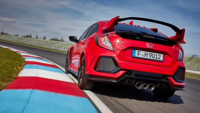 Civic Type-R předvádí působivé zrychlení a řízný zvuk