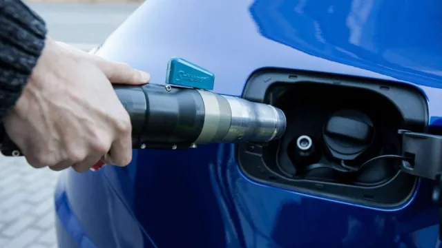 CNG v Česku překvapivě zlevňuje. Stlačený zemní plyn se dá pořídit v průměru i za 25 korun