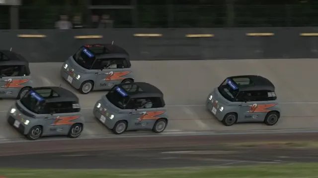 Francouzská verze NASCAR je divácky zajímavější než originál. Osmiválce nahradila vozítka pro náctileté