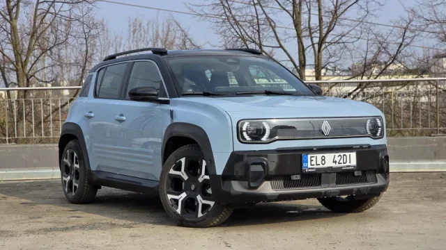 Půl roku jsme jezdili s Renaultem 4. Je to skvělý městský elektromobil, ale má své mouchy