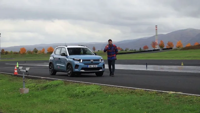 Čím víc lidí na palubě, tím auto lépe brzdí. Muldix na vlastní kůži vyzkoušel fyziku pneumatik