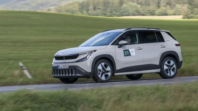 Týden v autech: Velký test zimních pneumatik i Škoda Epiq se spotřebou pod 10 kWh