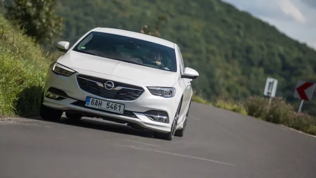 Černá ovce rodiny. Opel Insignia 2.0 Turbo 4x4