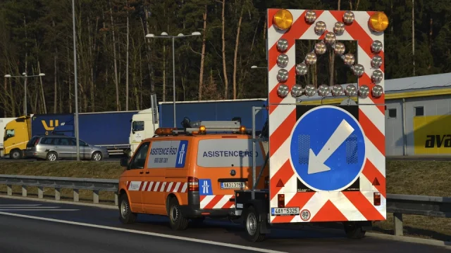 Na dálnicích je k dispozici asistenční služba zdarma. I přesto za zásah nakonec můžete něco zaplatit