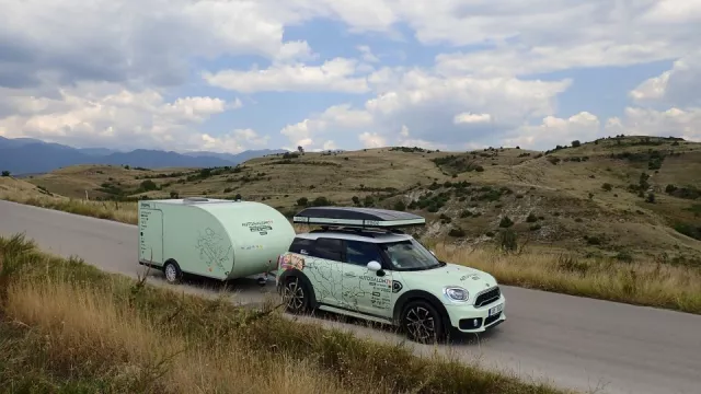 Mini Countryman projíždí bulharským Marsem