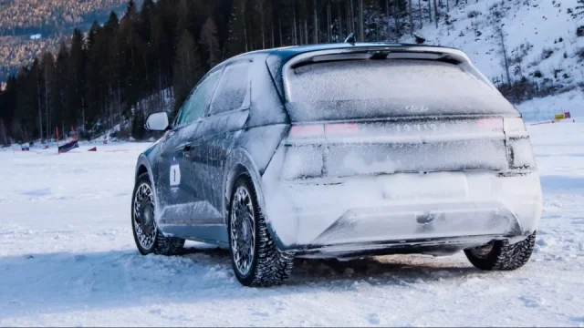 Kvíz: Kdo nezvládne základní otázky na téma řízení v zimě, nemá teď na silnicích co dělat