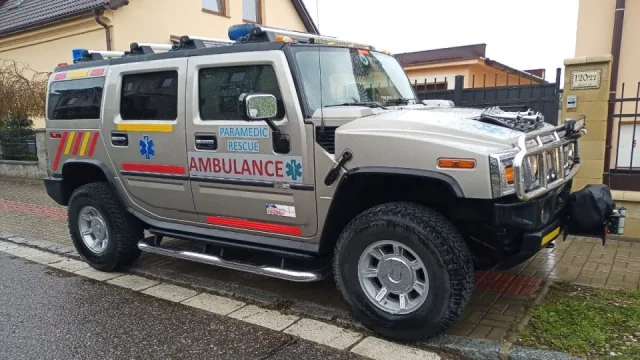 V Česku se prodává speciální ambulance. S osmiválcem má obří spotřebu a nabízí se za vysokou cenu