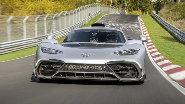 Mercedes oslaví v 10 městech světa 140. narozeniny, svým fandům nabídne zdarma zábavu. Nechybí Praha