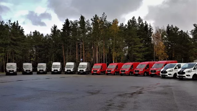 Ford Transit se dočkal omlazení. Dostal upravený oblek, pod kterým nově ukrývá elektromotor