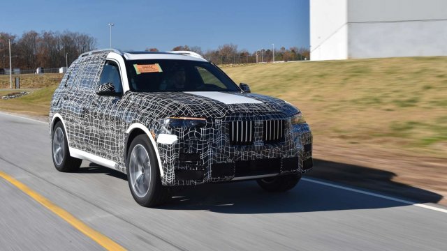 Výrobní závod BMW v americkém Spartanburgu připravuje sériovou výrobu BMW X7. Z linky již sjíždějí první předprodukční kusy.