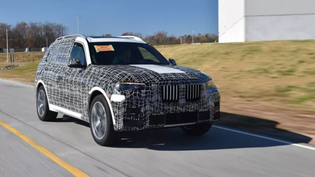 Výrobní závod BMW v americkém Spartanburgu připravuje sériovou výrobu BMW X7. Z linky již sjíždějí první předprodukční kusy.