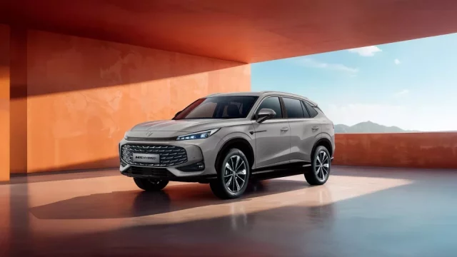 Nové MG ZS Hybrid+ kombinuje solidní výkon s malou spotřebou. Cena začíná hluboko pod milionem