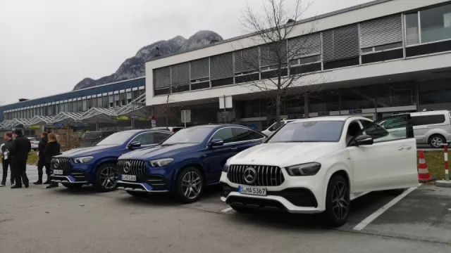 Mercedes-AMG GLE 53 Coupé se chová v zatáčkách jako sedan. A miluje je