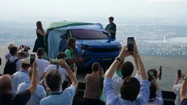 Obří elektrické SUV z Mladé Boleslavi, volant bez řízení a čtyřmotorová Čína. Nový Autosalon je tady