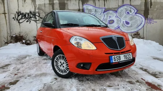 Ojetá Lancia Ypsilon nabízí za 60 tisíc korun styl i spolehlivost. Každý kus je originál