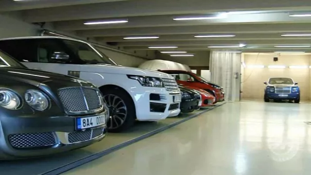 Autosalon Extra 4