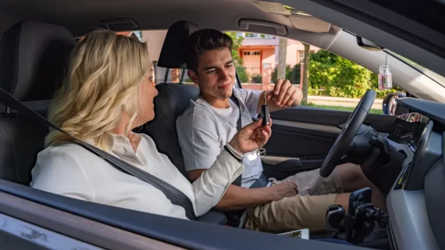 Bez znalosti těchto základů z autoškoly byste neměli vyjet na silnice. Připomeňte si je v kvízu