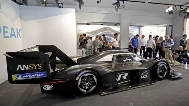 Volkswagen odhalil supersportovní elektromobil I.D. R Pikes Peak