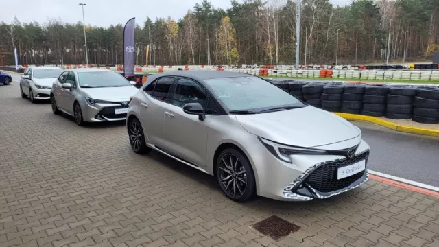 Reportáž: Na okruhu jsme jezdili s hybridními Toyotami určenými spíše do města