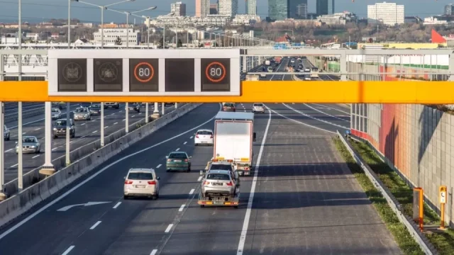 Na dálnicích jen 80 km/h. Evropská země zvažuje snížení limitu kvůli nedostatku paliva