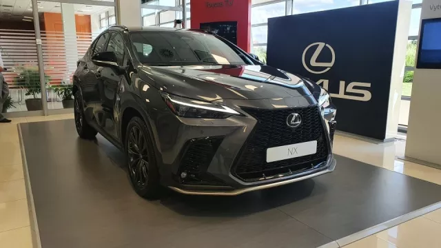 Lexus NX se představil v nové generaci. Našel cestu k EL značkám, přitom na objemu vůbec nešetřil