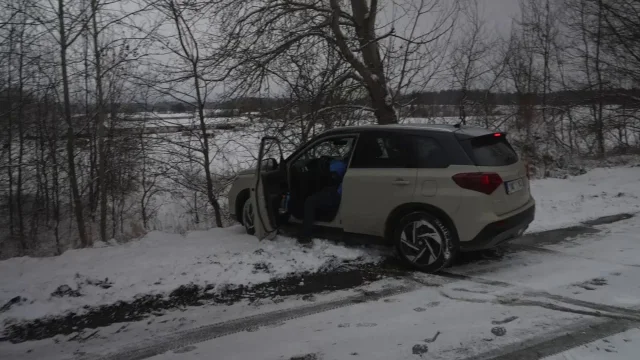 Moderátor Autosalonu málem zahodil testované auto do škarpy. Chybělo pár centimetrů