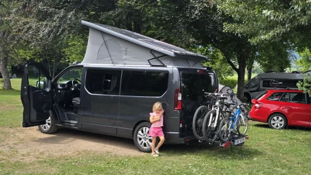 Obytný Renault Trafic Wavecamper v testu zaujal. V některých aspektech předčil VW California