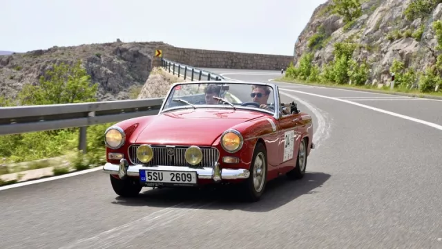 Přes 50 let staré MG Midget ujelo 2500 kilometrů za pět dní. Zvládlo to bez sebemenší poruchy