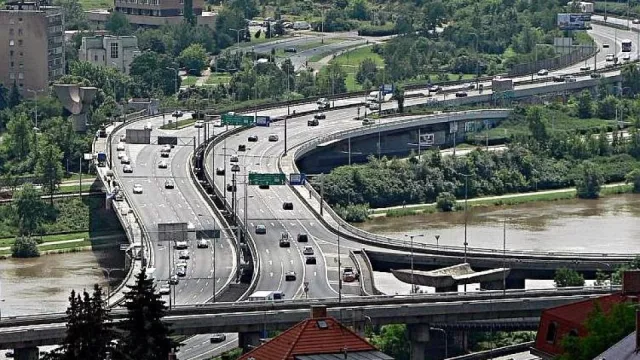 Část opravy Barrandovského mostu je hotová. To pravé dopravní peklo řidiče ale teprve čeká