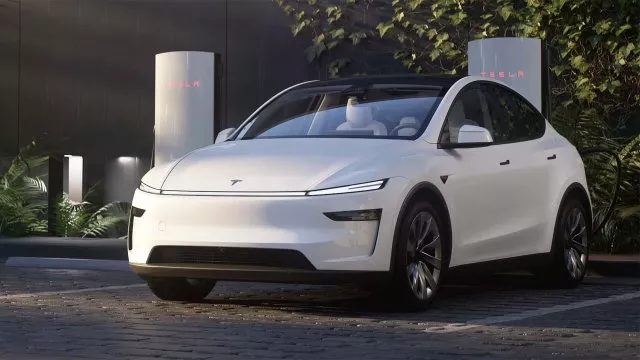 Nová Tesla Model Y slibuje delší dojezd. Konečně by ale měla mít i slušný podvozek