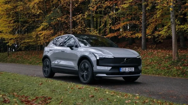Volvo EX30 ukazuje, že nejmenší nemusí znamenat nejslabší. Výkonu má na rozdávání