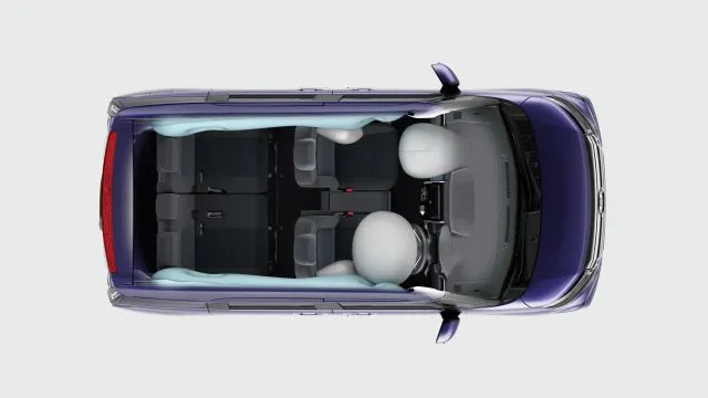 Toyota má rodinné auto za 380 tisíc korun. Sedadla umí složit tak, že se promění na ložnici