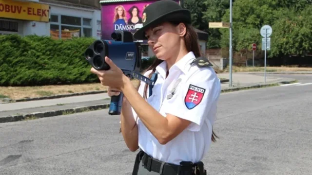 Pokuta za 6 km/h. Za našimi hranicemi začne platit nový rychlostní limit, nikoliv ale pro auta