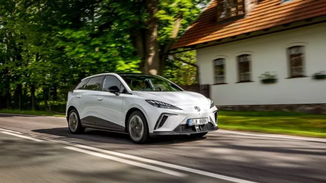 MG přiostřuje. Nejdostupnější elektromobil dostal silnější motor a luxusnější výbavu