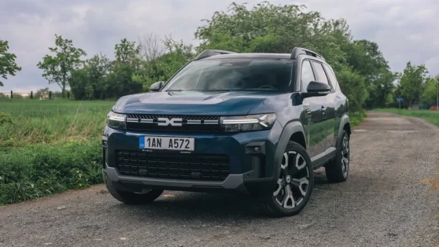 Týden v autech: Evropská regulace proti starým autům i nový motor pro SUV od Dacie