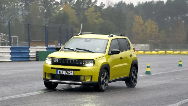 Otestovali jsme stylový Fiat za cenu Dacie. Jezdí překvapivě dobře a má nízkou spotřebu