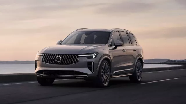 Volvo XC90 žije dál. Oblíbené SUV prošlo modernizací a nadále sází na spalovací motory