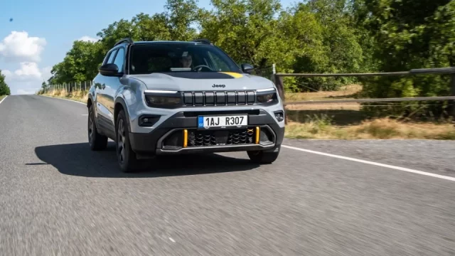 Dostala bundové sedačky, prvky z batohů a také zajímavý hybrid. Vyzkoušeli jsme limitku od Jeepu