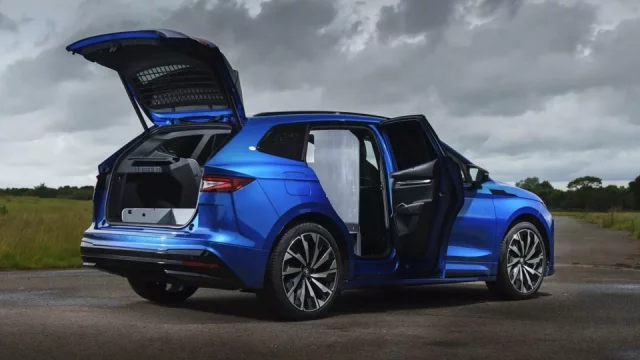Škoda Enyaq se začala prodávat v užitkové verzi. Nahradí malou dodávku, Češi ale mají smůlu
