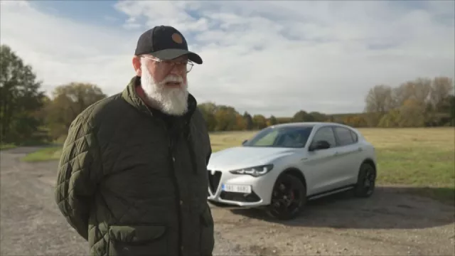 Žádné elektrické nesmysly. Pepa má radost, protože objevil normální auto s benzinovým motorem