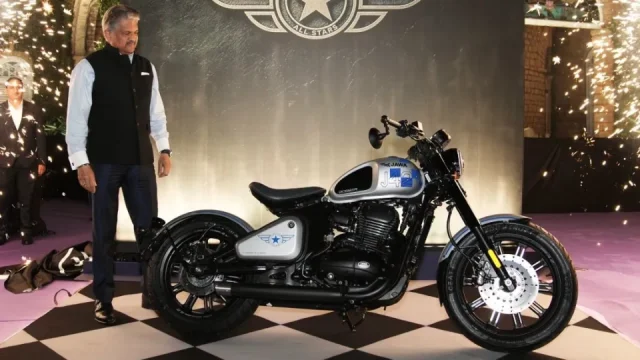 Jawa má další speciální motorku pro nadšence. Je levná, inspiruje se závoděním a vychází z Péráku